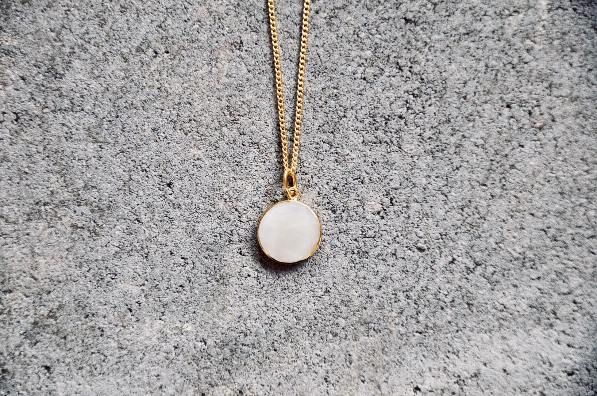 HANA Perlmutt Halskette | Necklace Gold - The Santai Collection